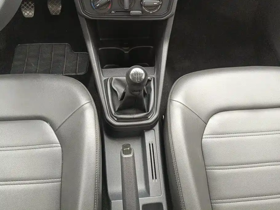 Volkswagen Jetta 2018 — фото 16