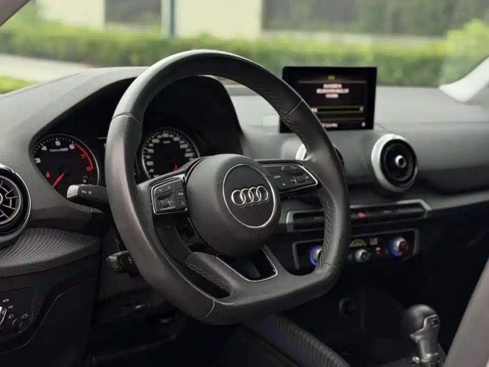 Audi Q2L 2023