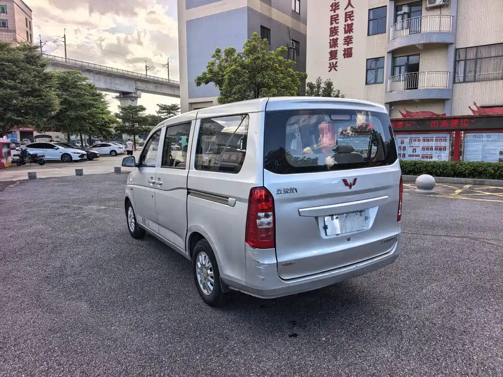 Wuling Rongguang V 2016