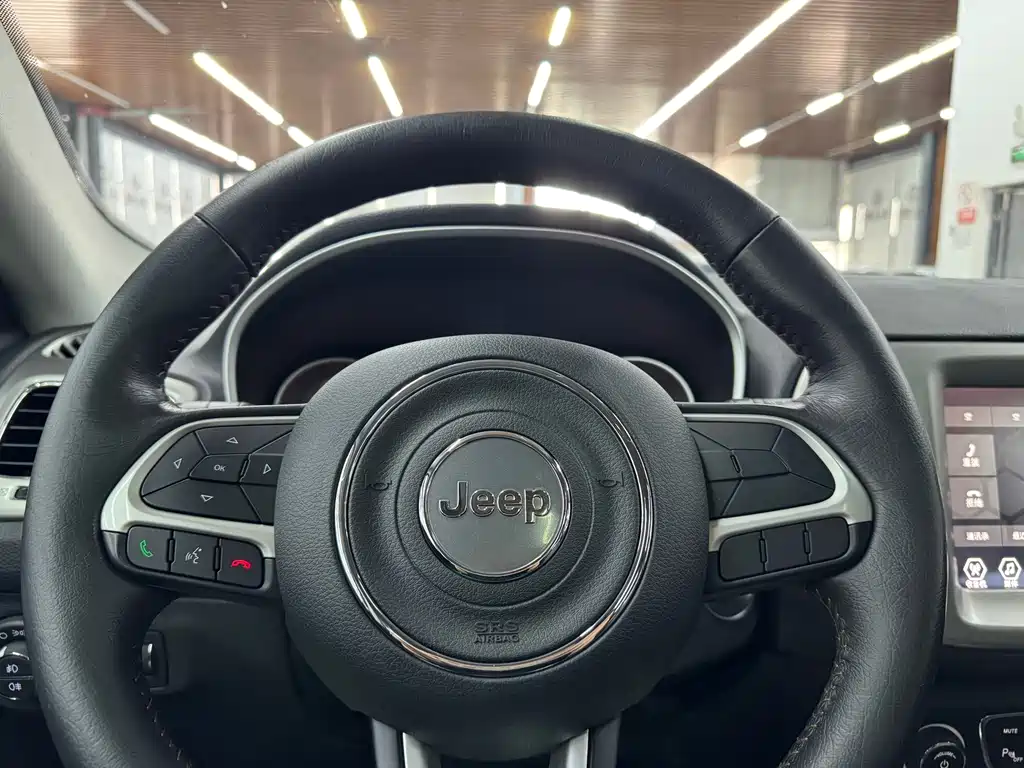 Jeep Compass 2019 — фото 10