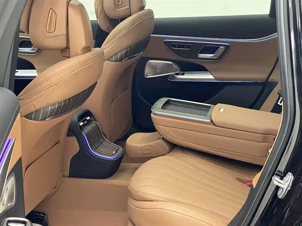 Mercedes-Benz E-Class 2024 — фото 13