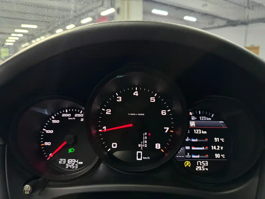 Porsche Macan 2019 — фото 17