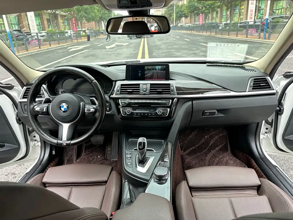 BMW 3 Series 2018 — фото 8
