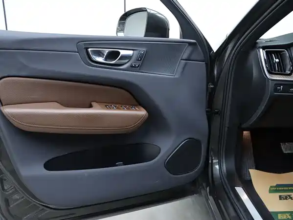 Volvo XC60 2021
