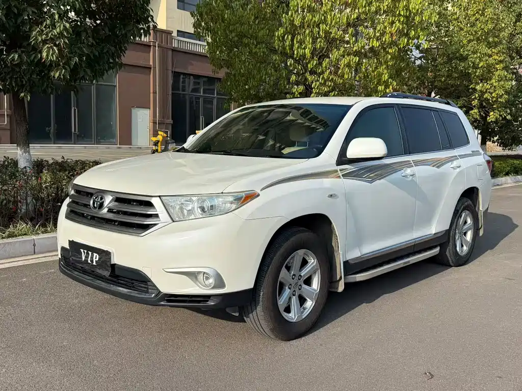 Toyota Highlander 2011 — фото 1