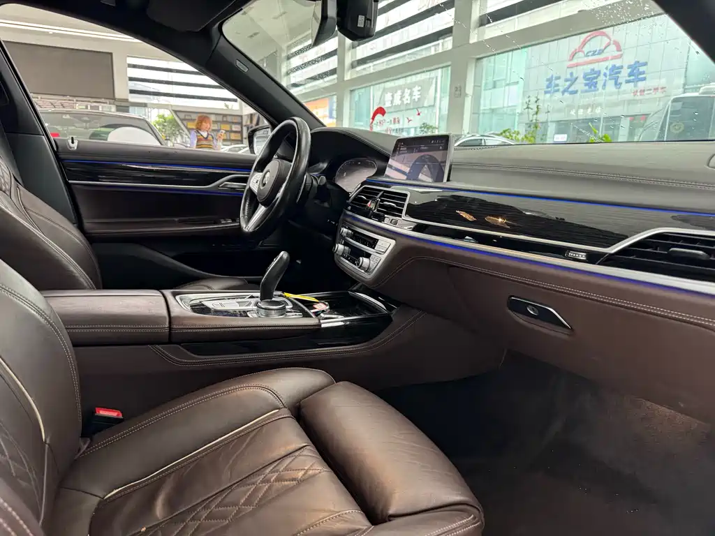 BMW 7 Series 2019 — фото 11