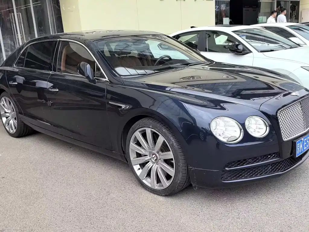 Bentley Flying Spur 2018 — фото 2