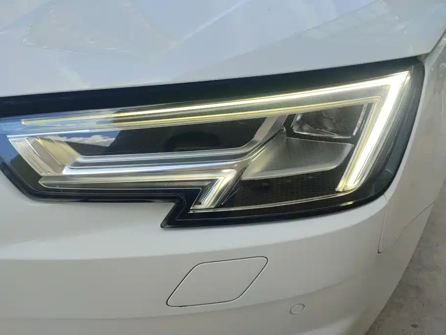 Audi A4L 2018