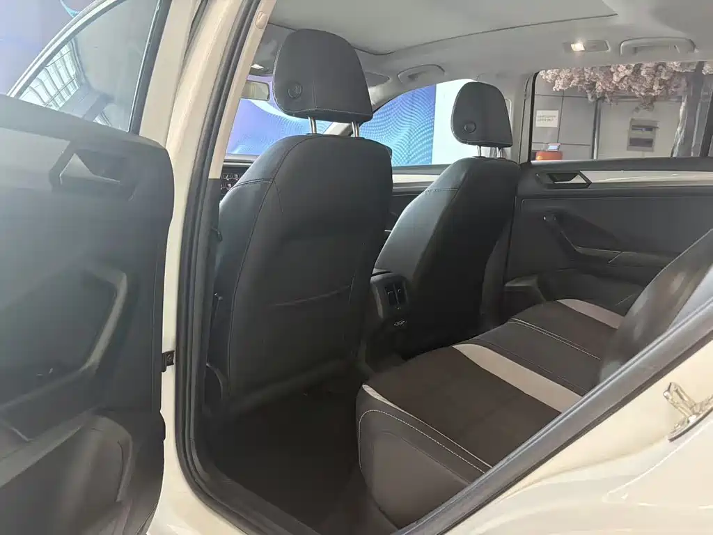 Volkswagen T-Roc 2022 — фото 14