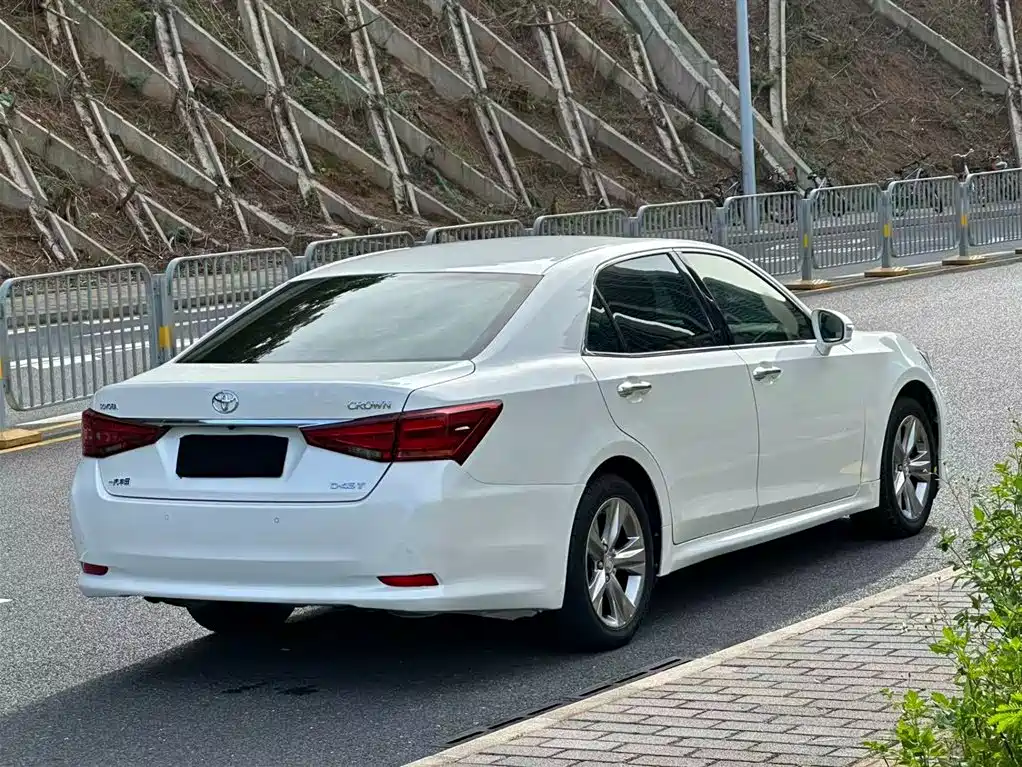 Toyota Crown 2017