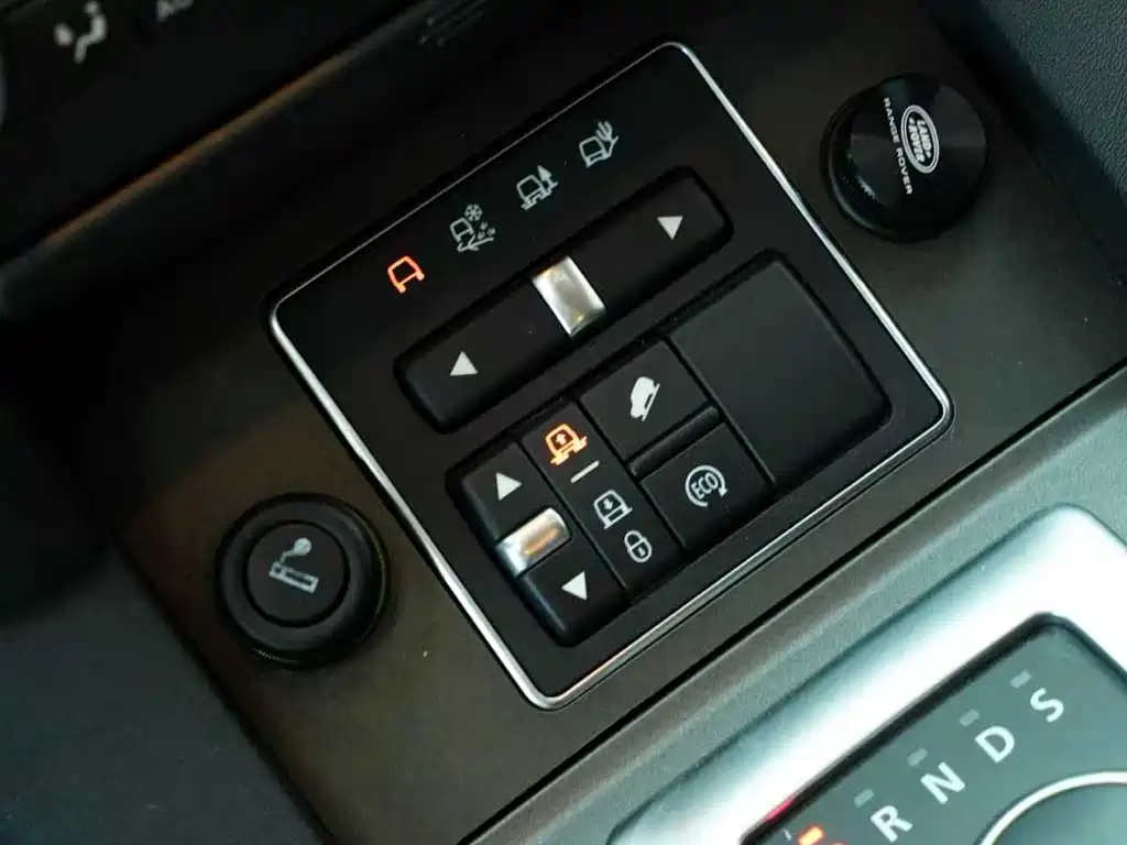 Land Rover Discovery 2016 — фото 11