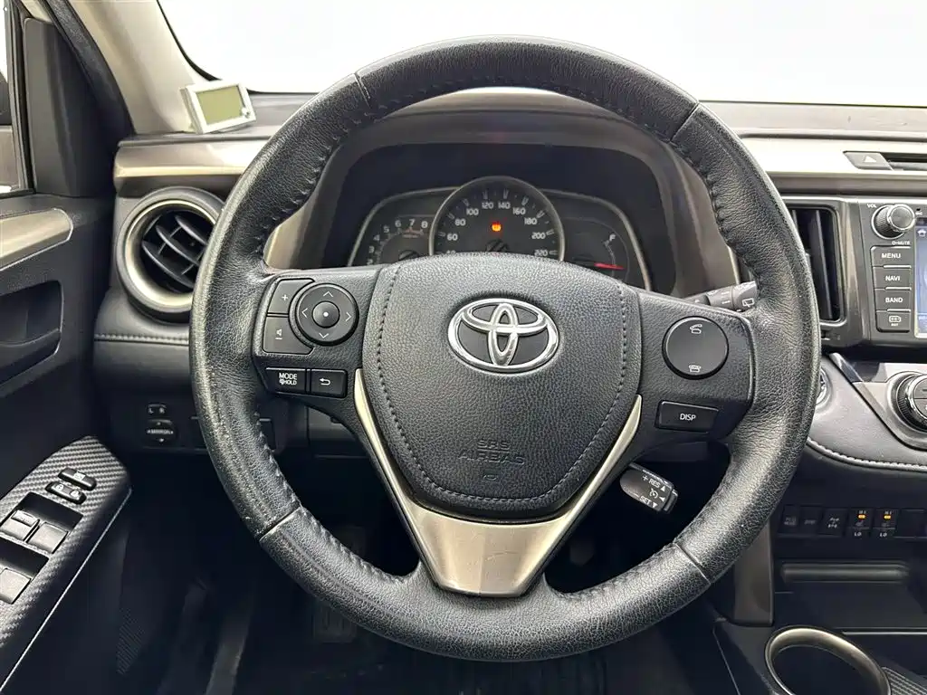 Toyota RAV4 2015 — фото 10