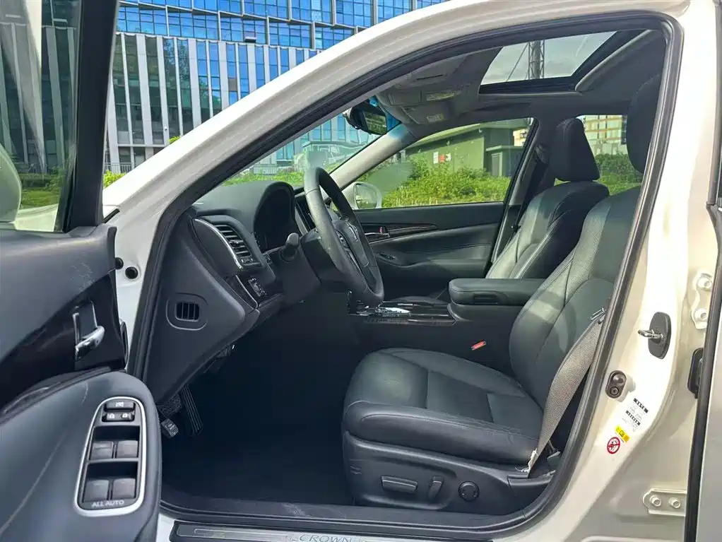 Toyota Crown 2017