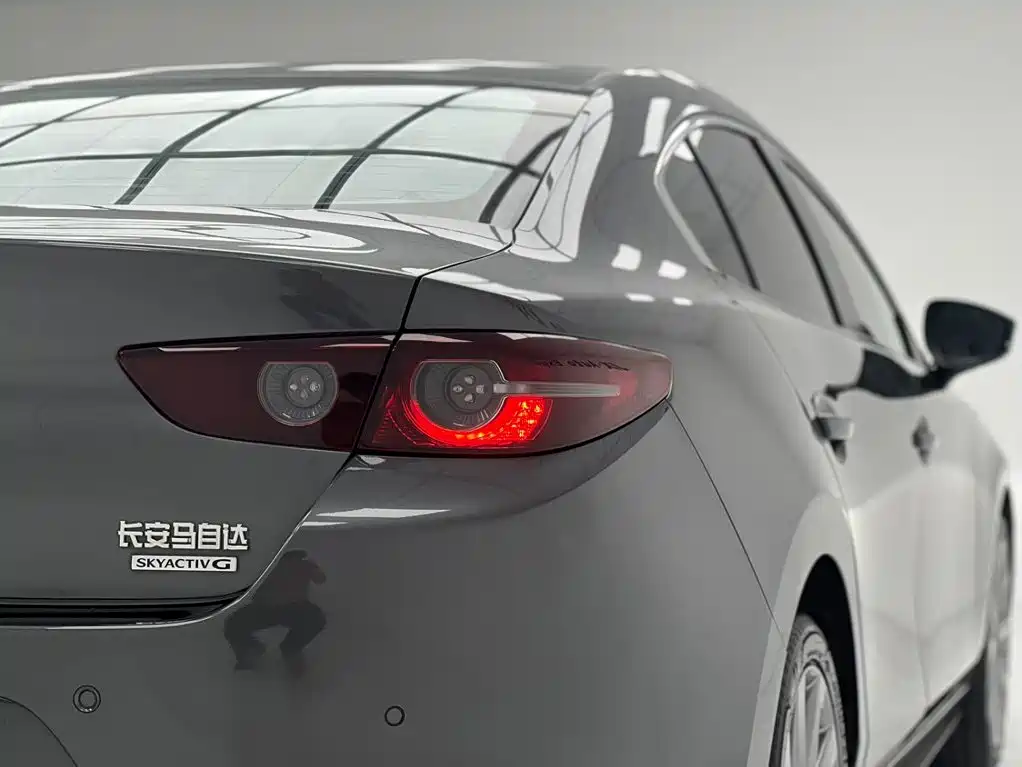 Mazda 3 Axela 2022 — фото 10
