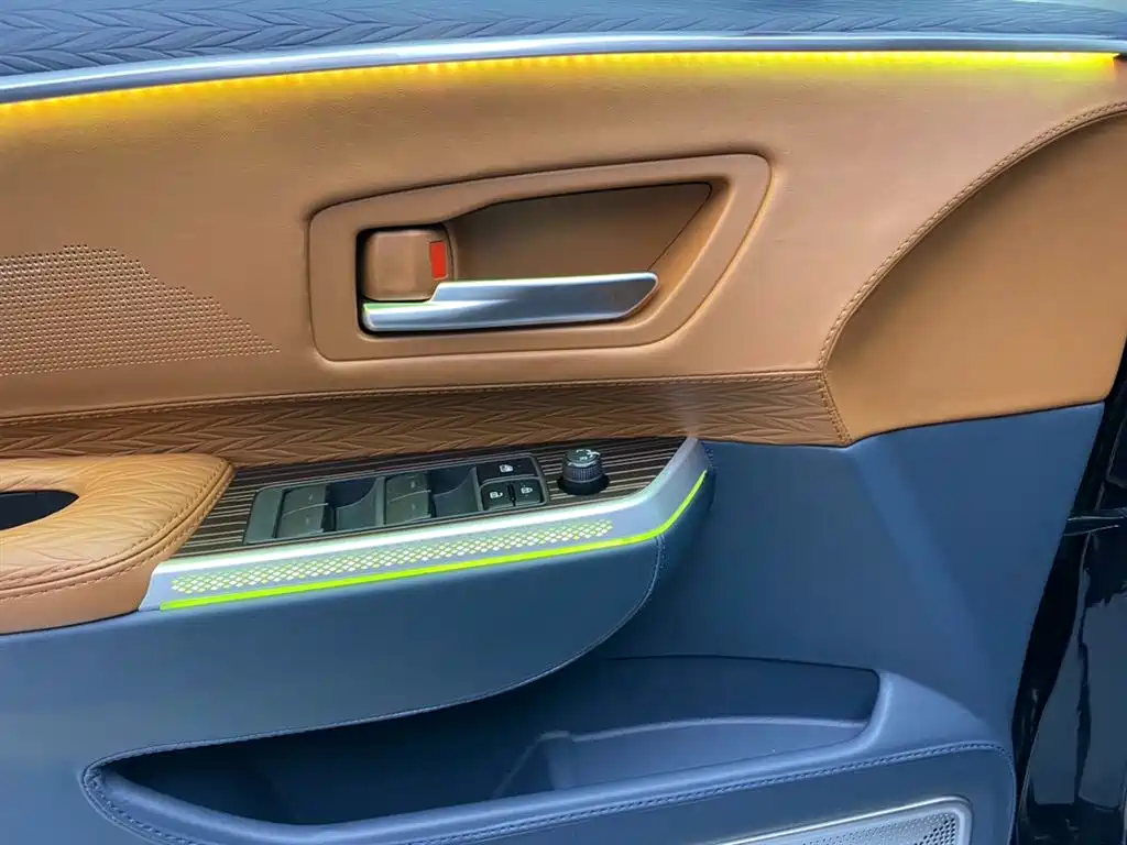 Toyota Granvia — фото 30