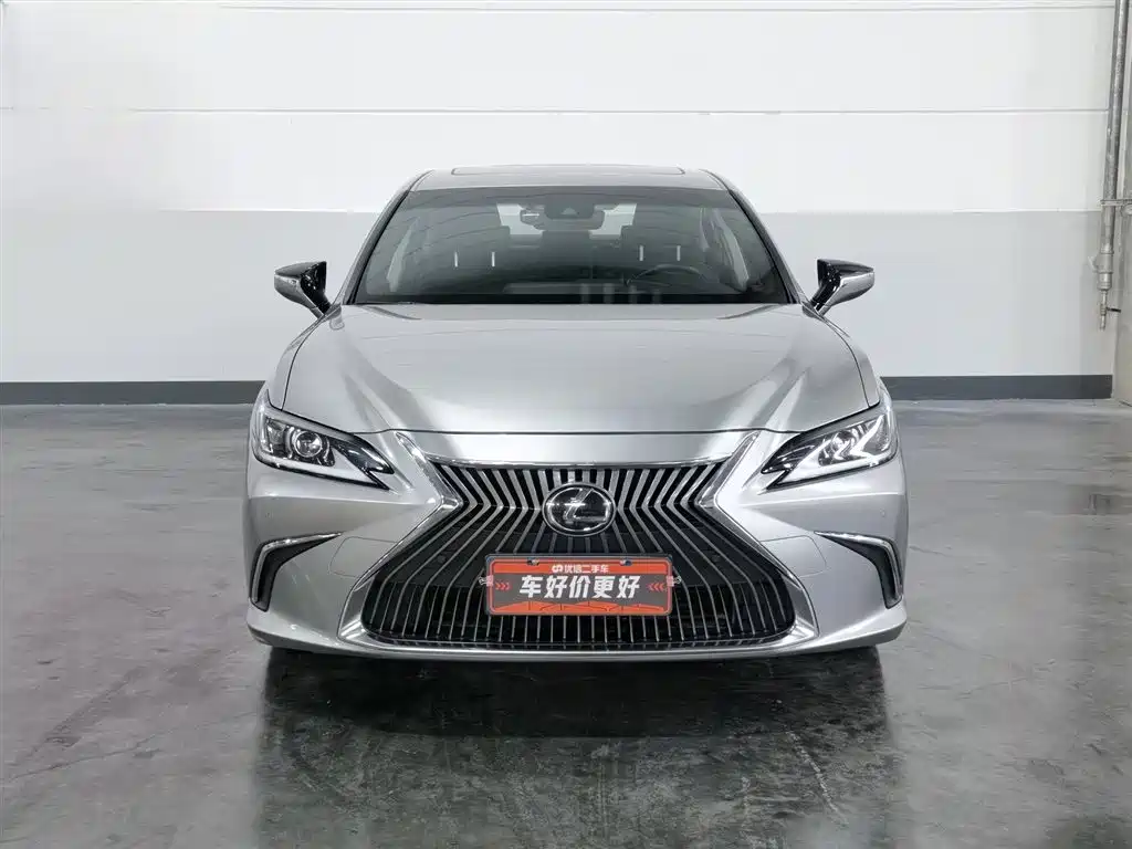 Lexus ES 2019
