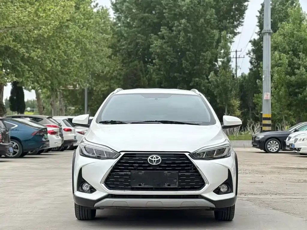Toyota Yaris L 2022 — фото 2