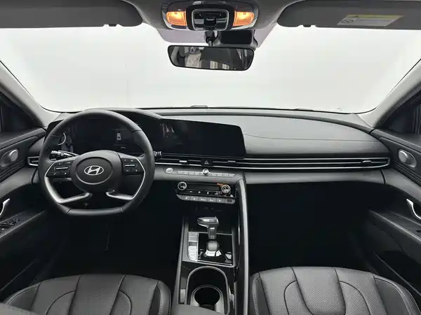 Hyundai Elantra 2023