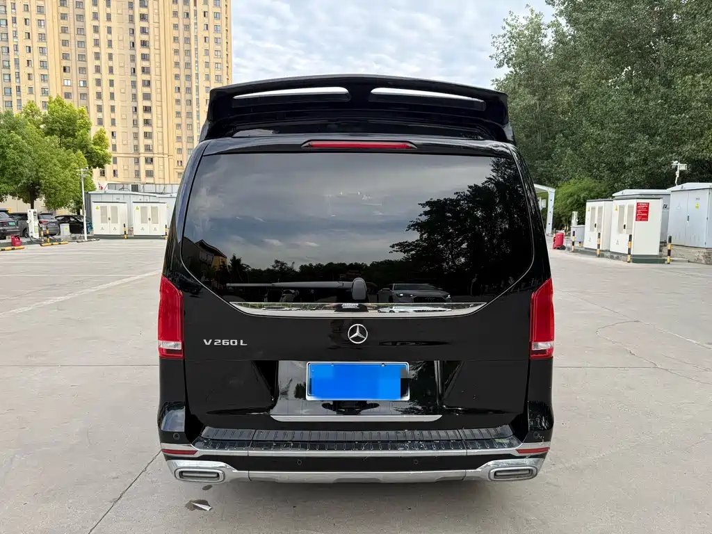 Mercedes-Benz V-Class 2023 — фото 9