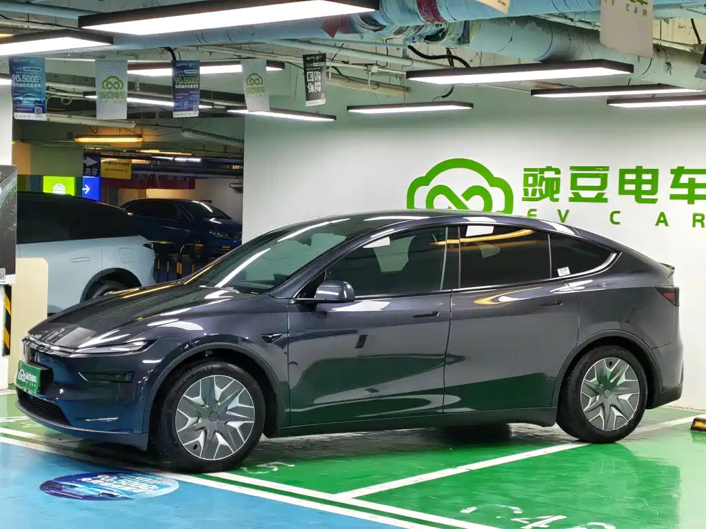 Tesla Model Y L 2025