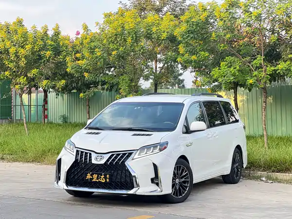 Toyota Sienna 2015