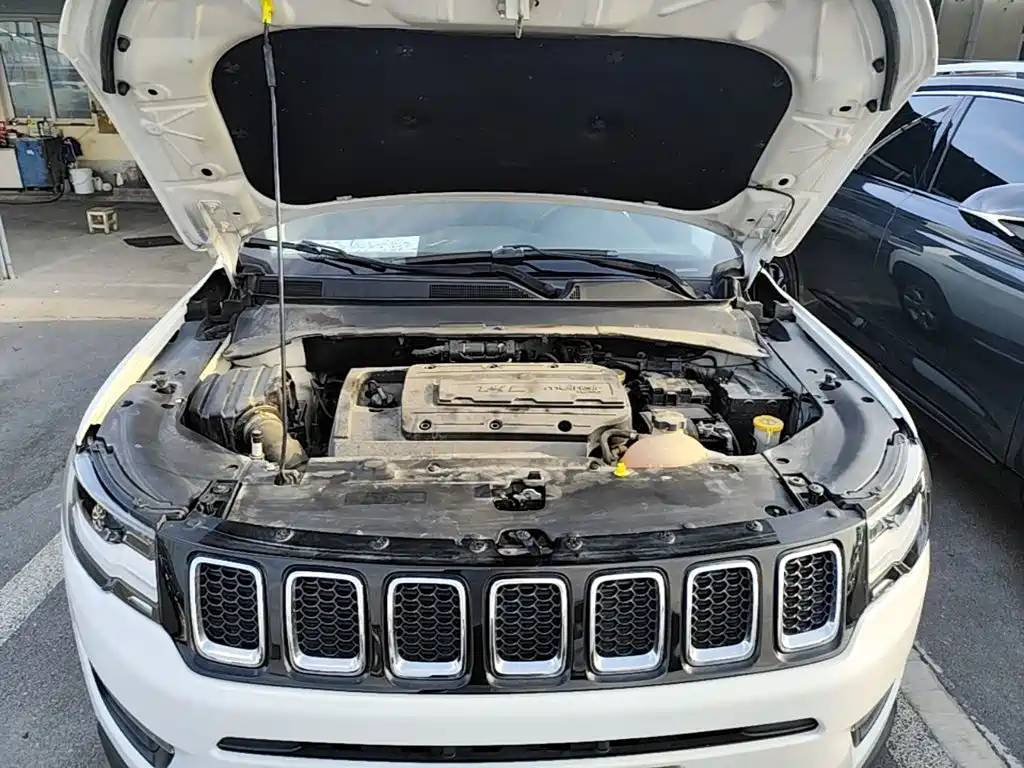Jeep Compass 2018 — фото 20