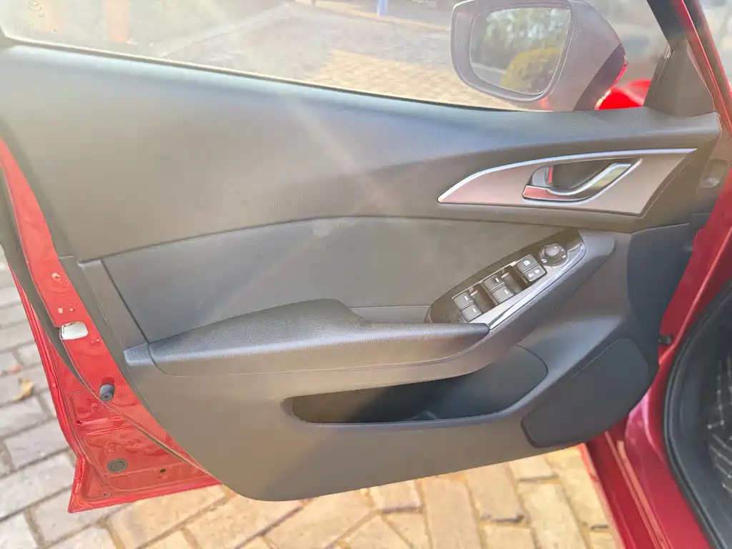 Mazda 3 Axela 2019 — фото 11