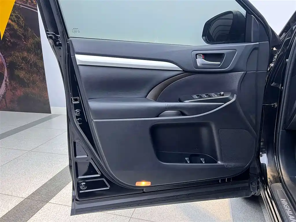 Toyota Highlander 2020 — фото 13