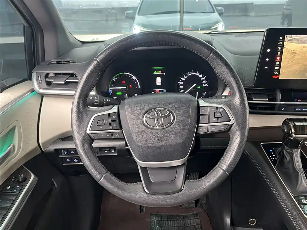 Toyota Sienna 2022 — фото 11