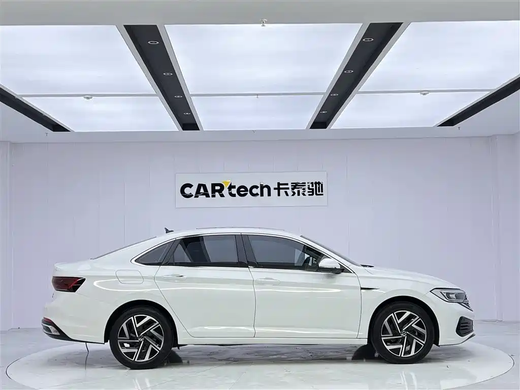 Volkswagen Sagitar 2023