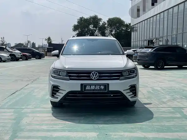 Volkswagen Tiguan L Plug-In Hybrid 2021