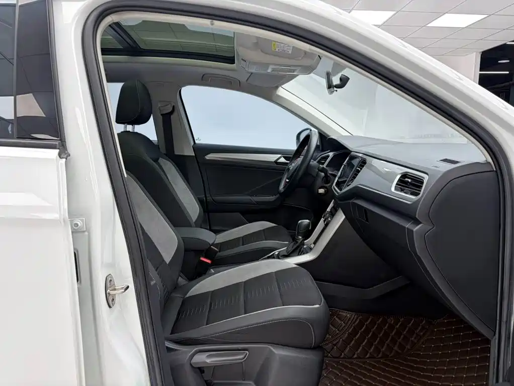 Volkswagen T-Roc 2022 — фото 16