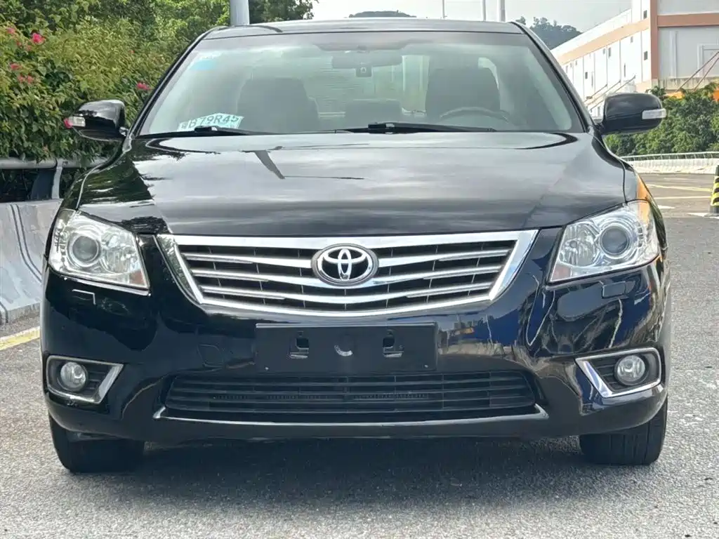 Toyota Camry 2010 — фото 2