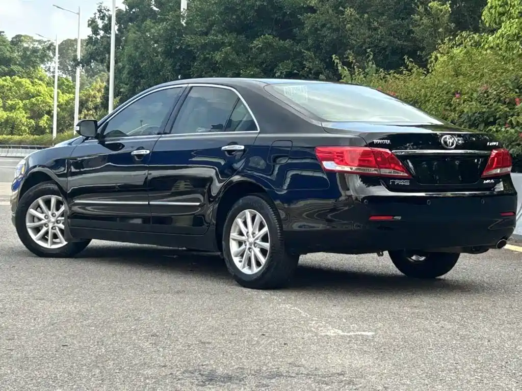 Toyota Camry 2010 — фото 4