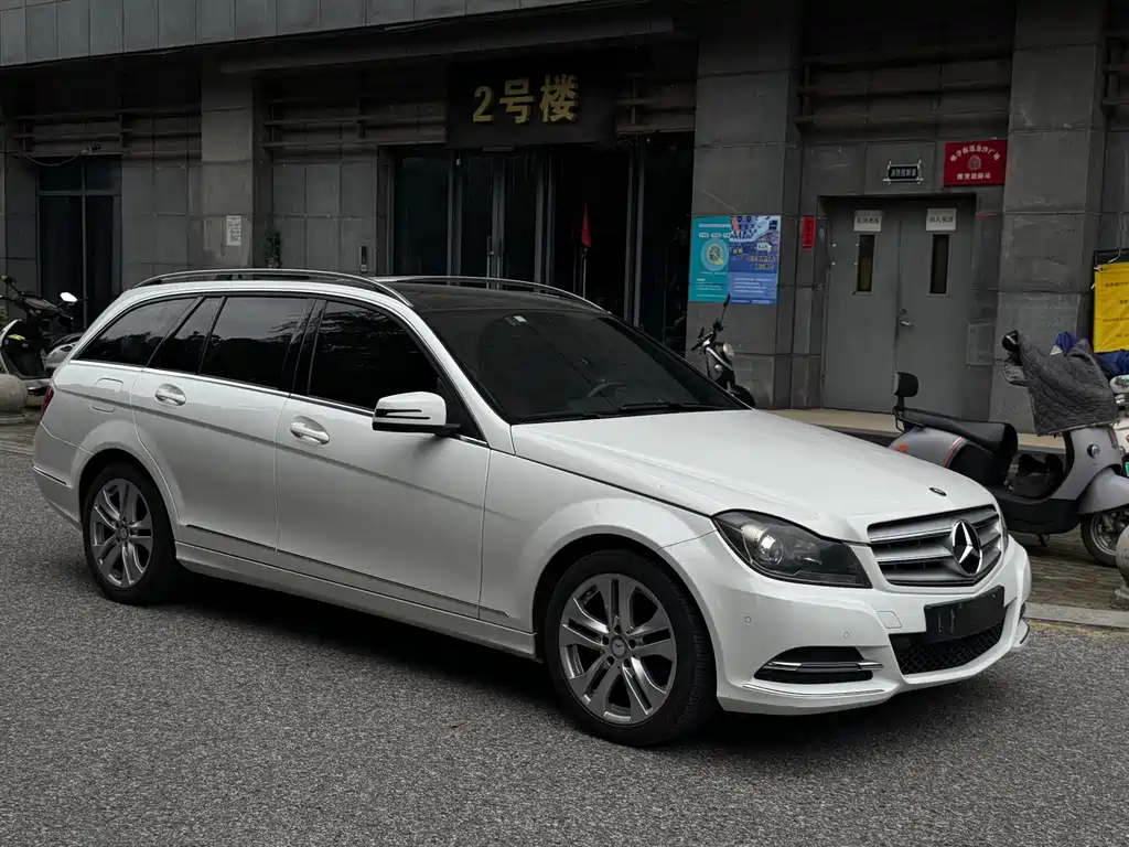 Mercedes-Benz C-Class 2011