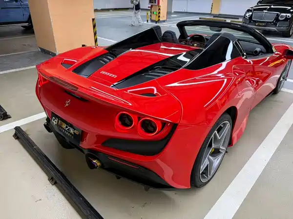 Ferrari F8 2021