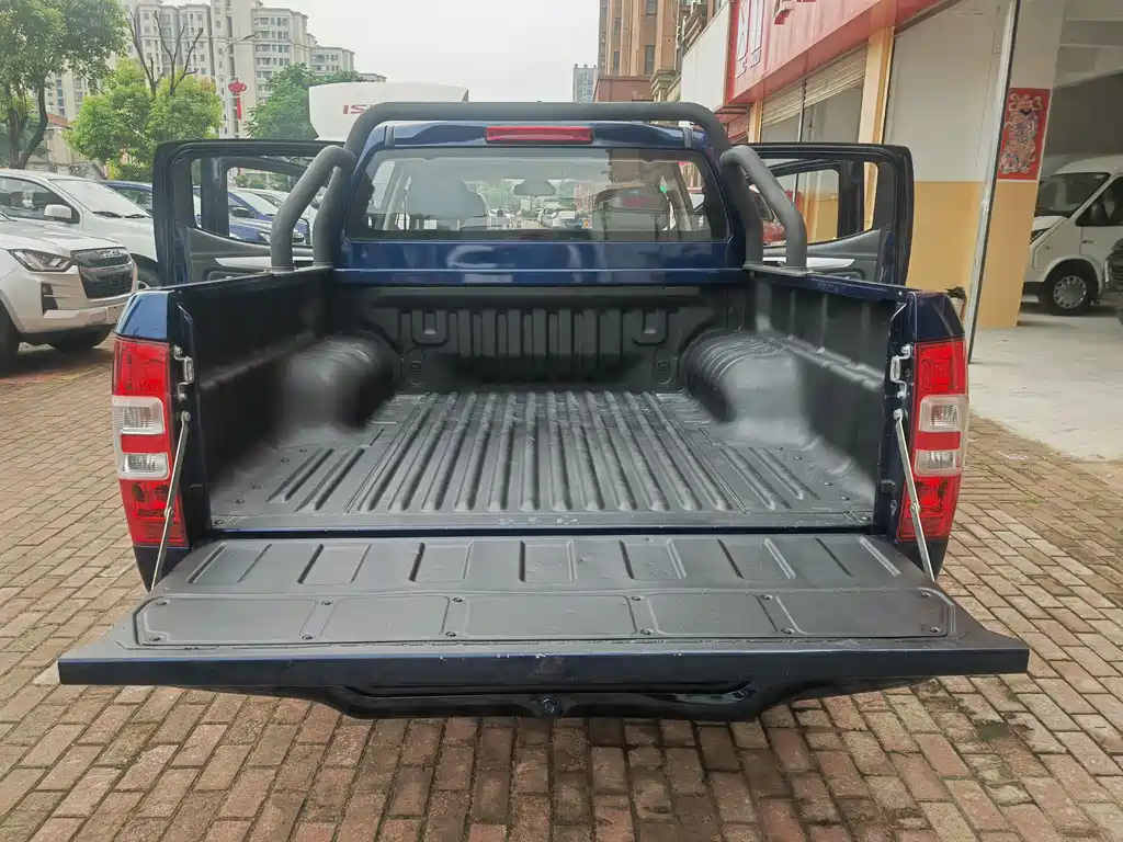 Isuzu RE-MAX