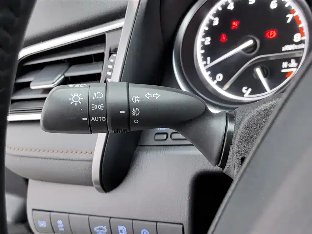 Toyota Camry 2023 — фото 21