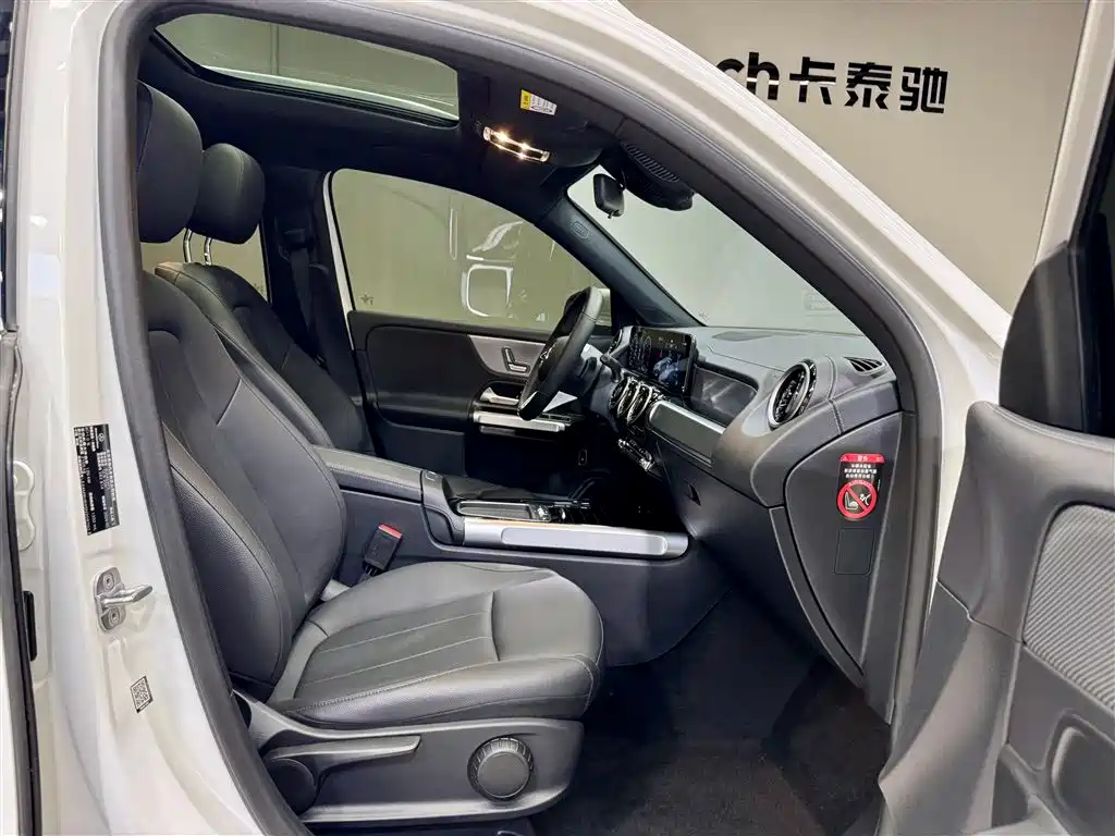 Mercedes-Benz GLB 2025 — фото 19