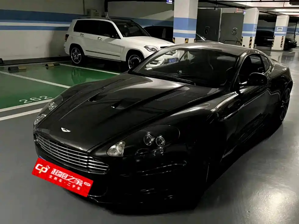 Aston Martin DBS 2016 — фото 1