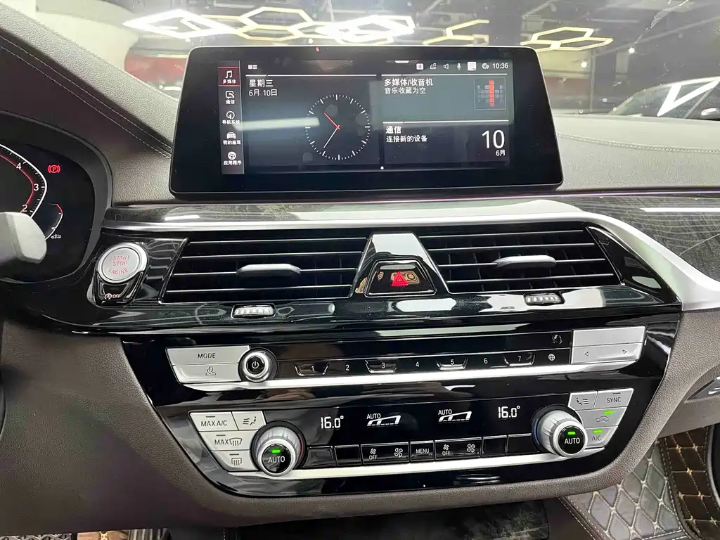 BMW 5 Series 2020 — фото 14