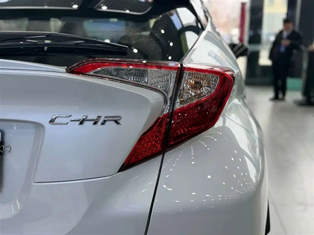 Toyota C-HR 2021 — фото 10