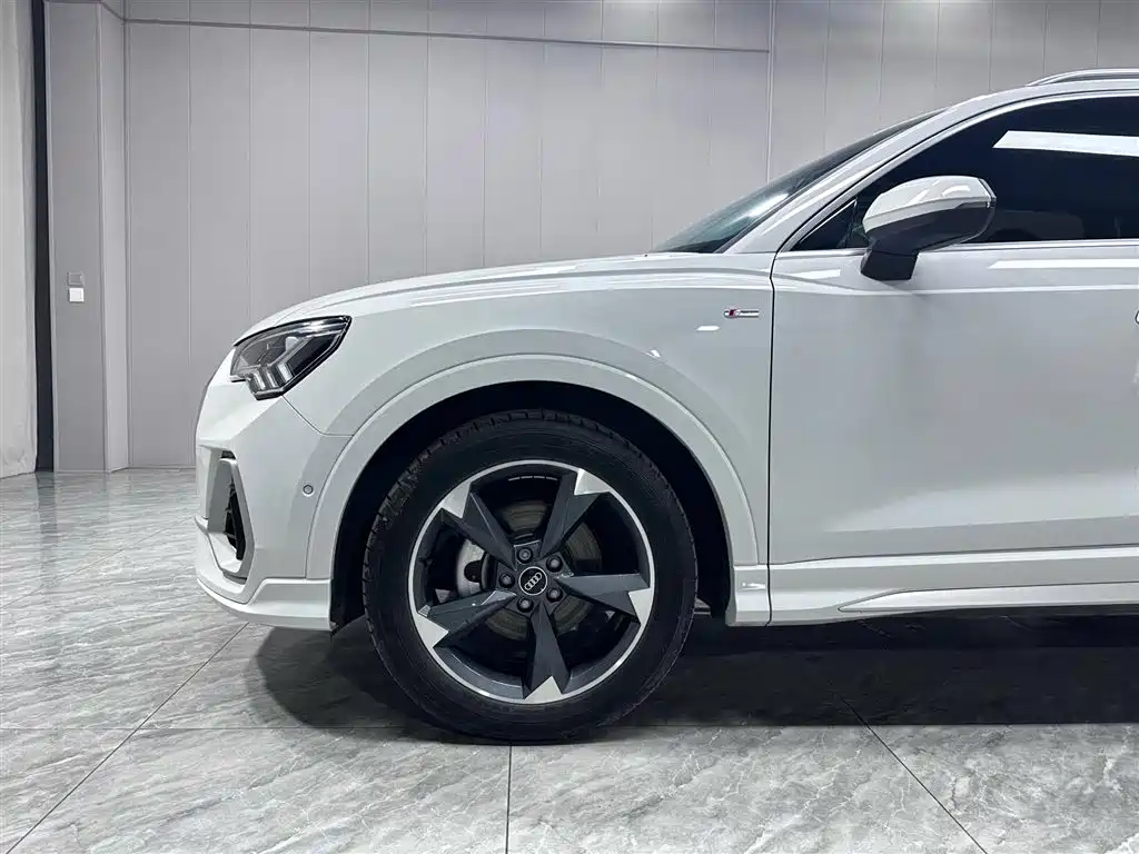 Audi Q3 2022 — фото 8