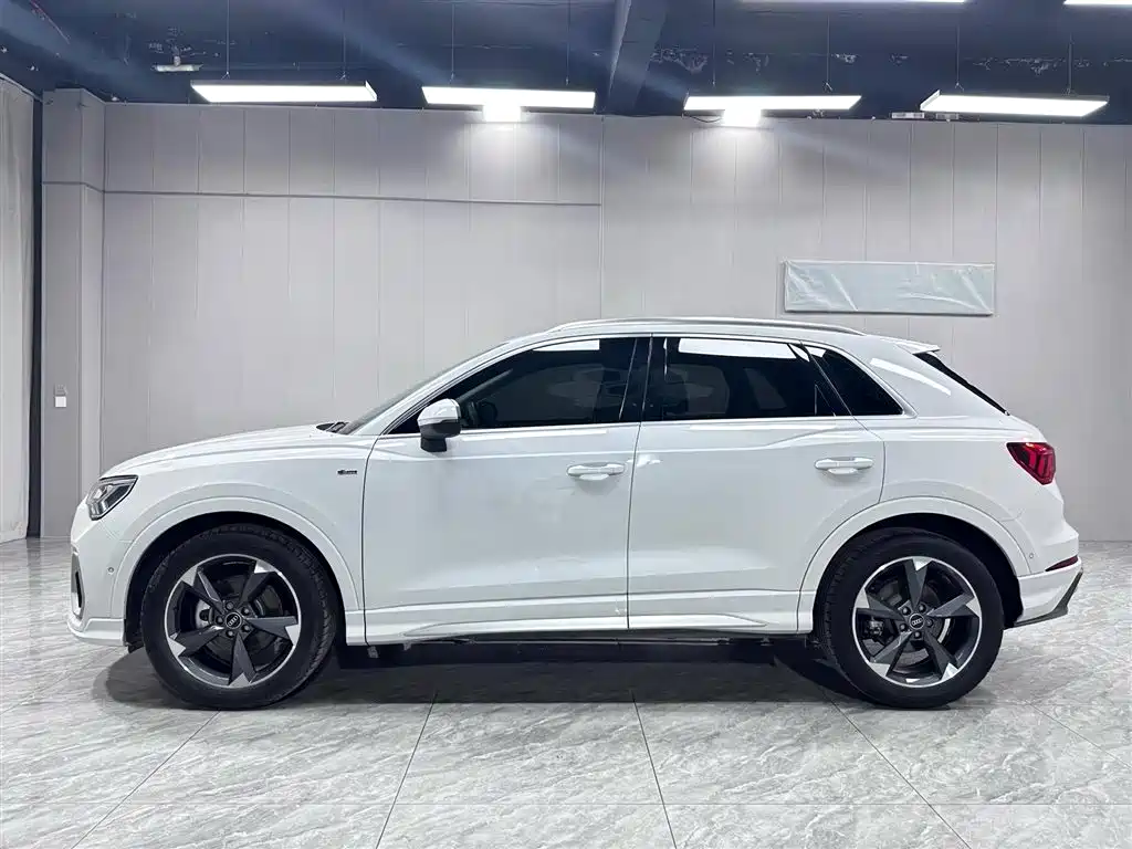 Audi Q3 2022 — фото 9