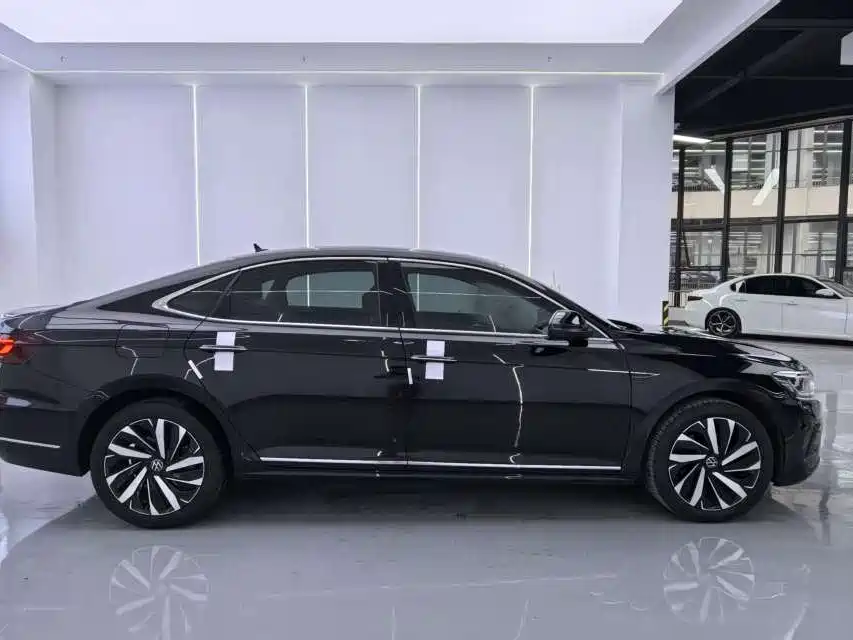 Volkswagen Passat 2022 — фото 11