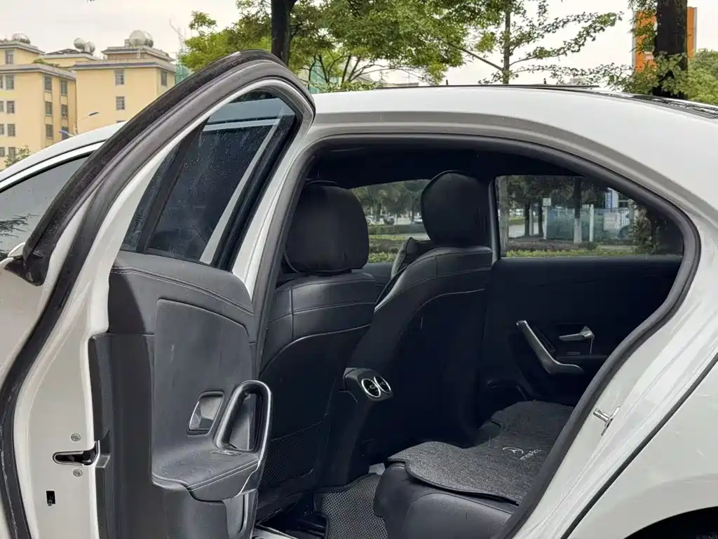 Mercedes-Benz A-Class 2021 — фото 19