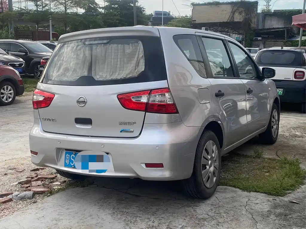 Nissan Livina 2016