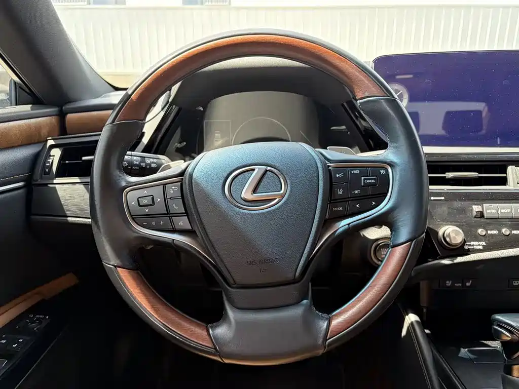 Lexus ES 2023 — фото 11
