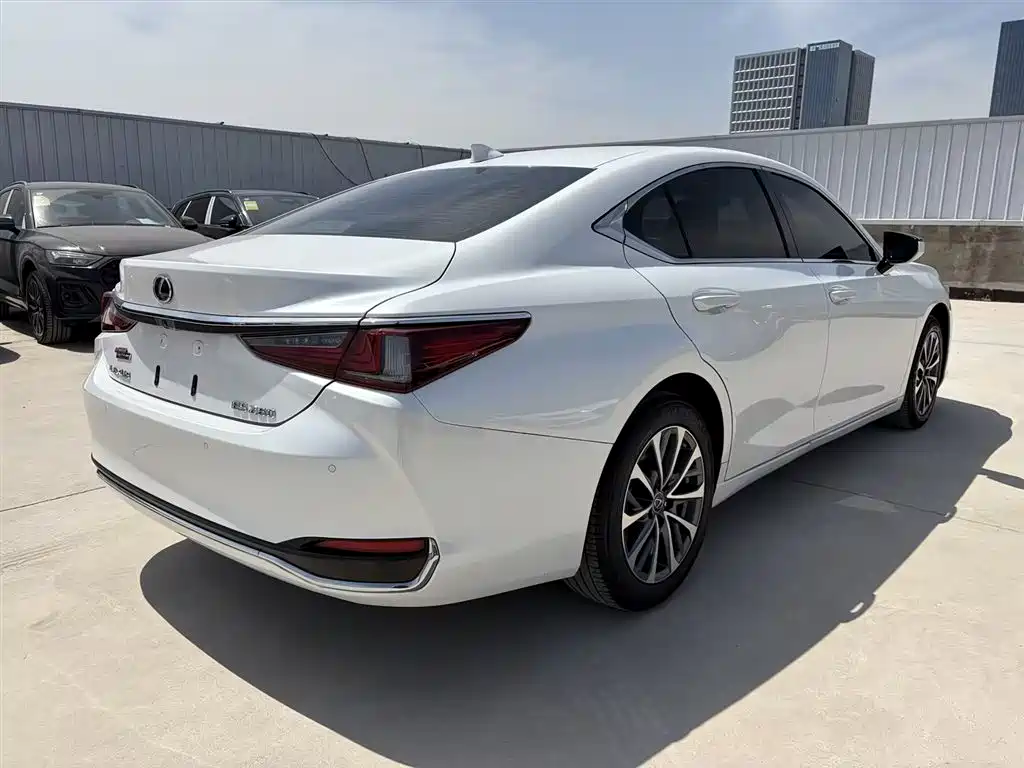 Lexus ES 2023 — фото 6