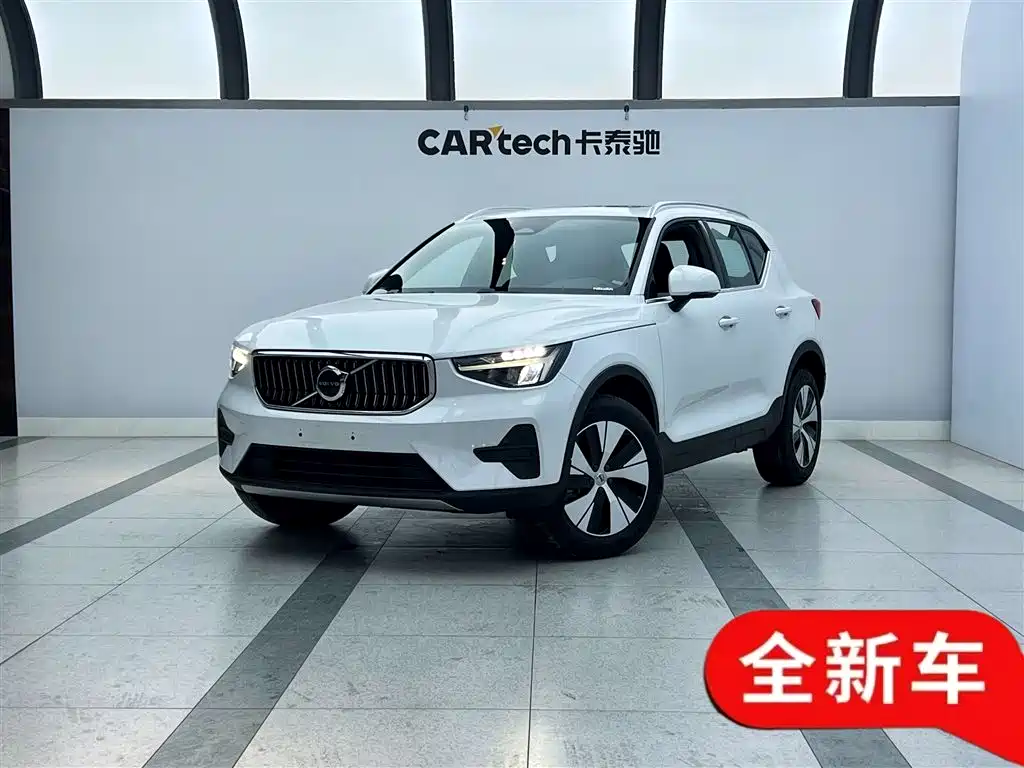 Volvo XC40 2024 — фото 10